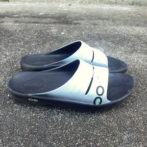 OOFOS Slides Womens Size 9